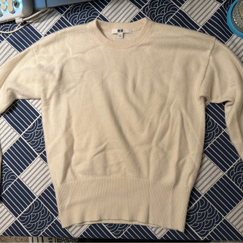 Uniqlo cashmere women sweater